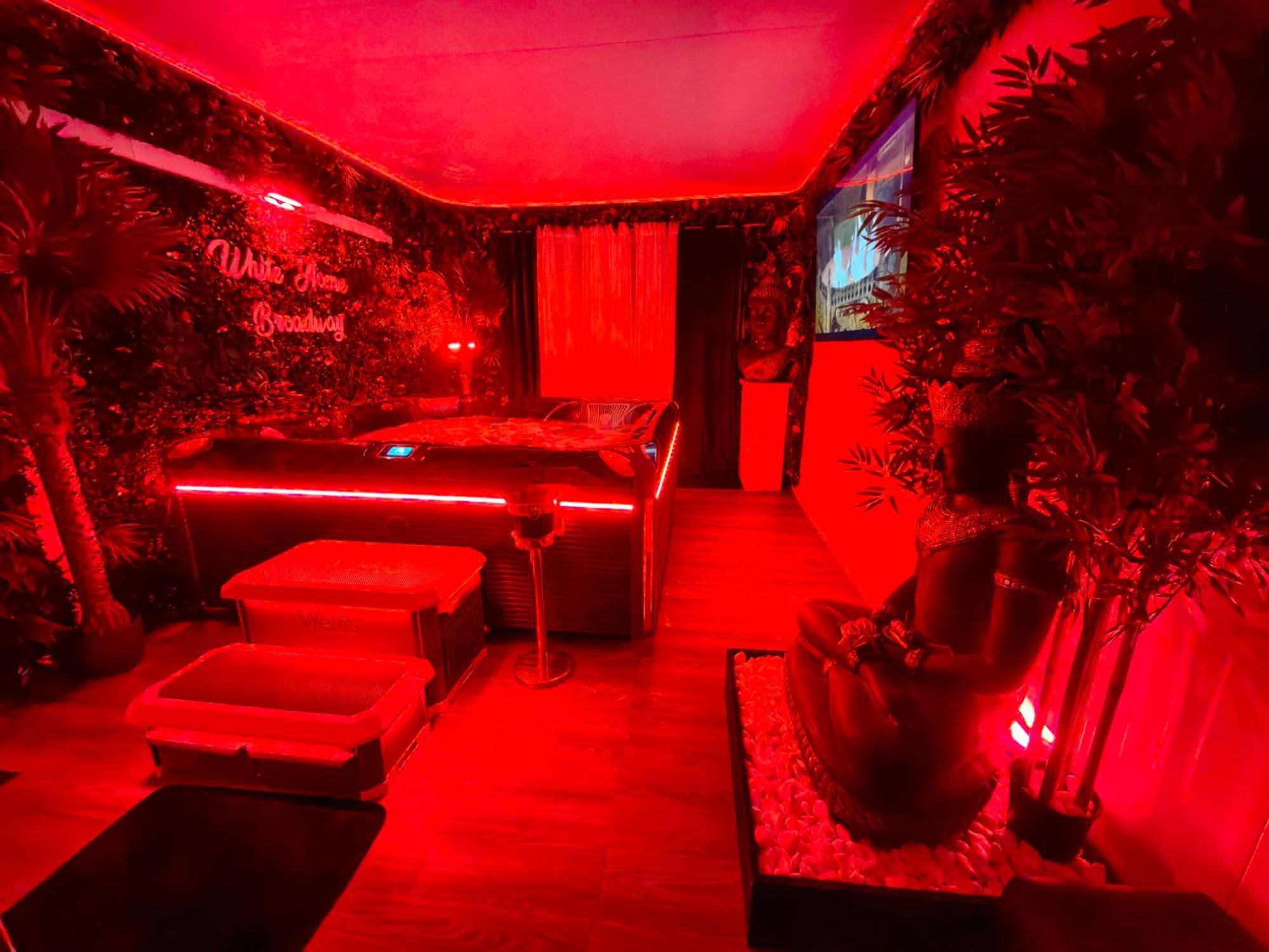 The White Home Broadway Love Room Châteauroux Extérieur photo