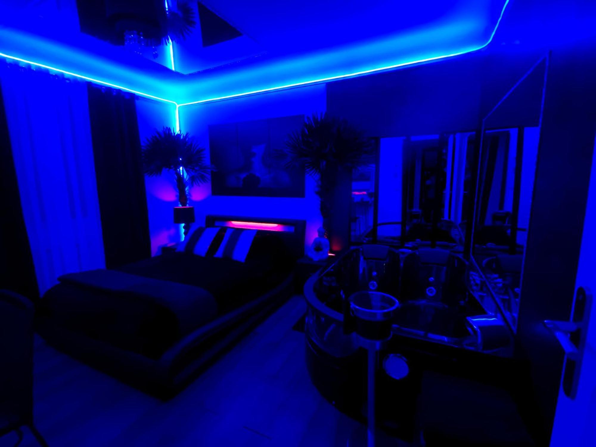 The White Home Broadway Love Room Châteauroux Extérieur photo